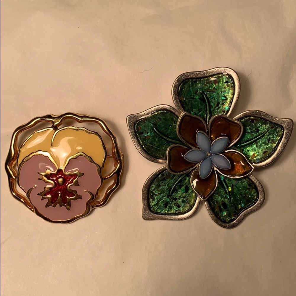 2 Enamel Brooches in EC vintage, marked, Flowers